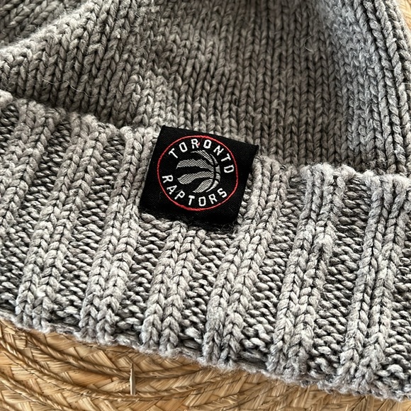 Mitchell & Ness Raptors  15% wool Knit Beanie Toque  Hat - Picture 3 of 9